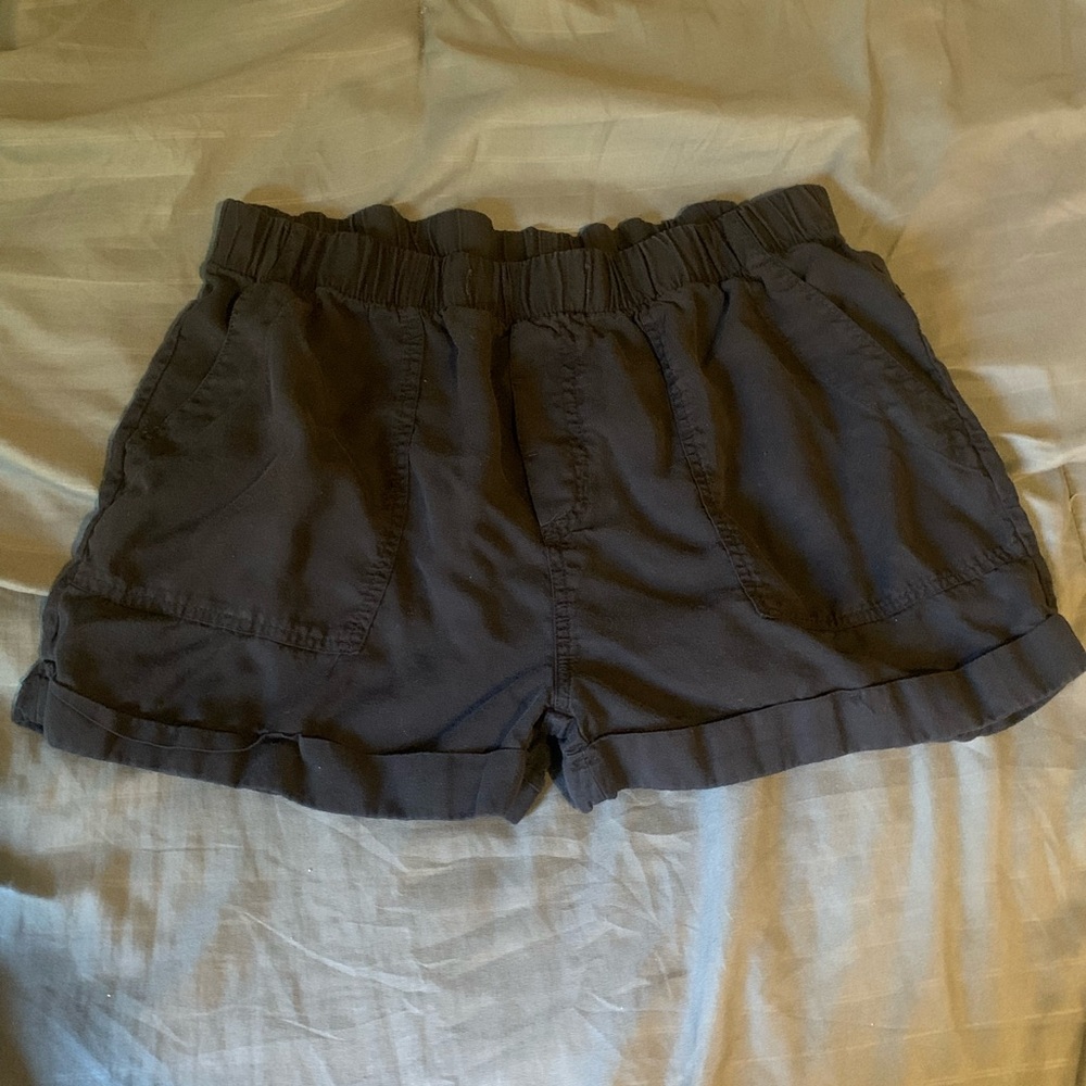 Black shorts with pockets